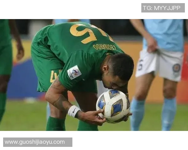 莱昂纳多是否真的与足球明星身份有关的探讨与分析 莱昂纳多是否真的与足球明星身份有关的探讨与分析