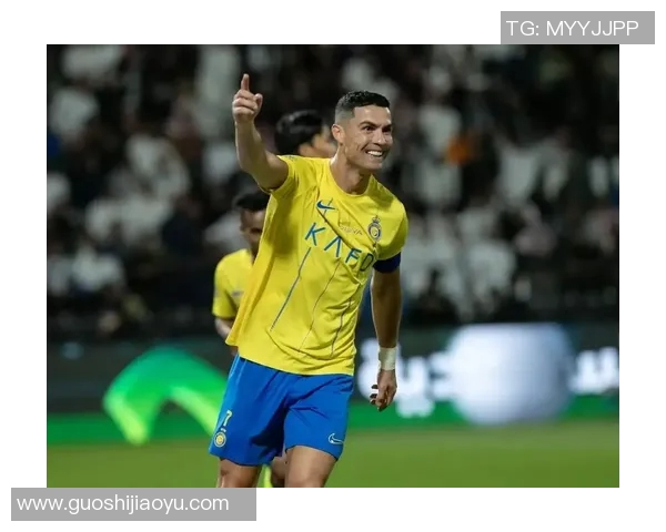 国外足球明星在抖音直播分享训练生活与球场背后的故事